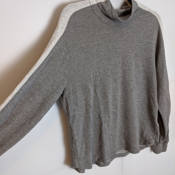 Revolve Monrow Gray Two Toned Turtleneck Size S - Picture 4 of 9